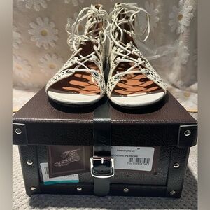 NWB Alaia leather lace up flats